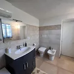 Santa Giulia Seascape & Garden בית כפרי