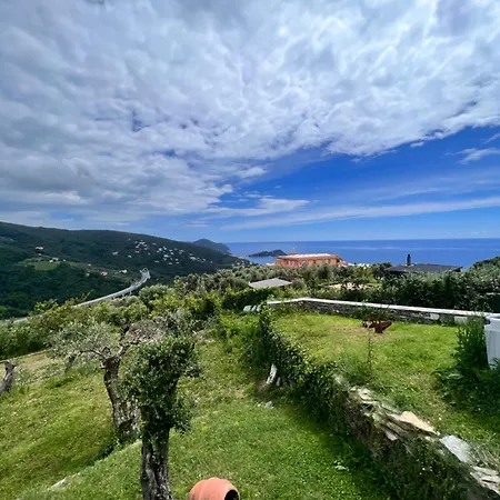 Летний дом Santa Giulia Seascape & Garden Crocetta (Liguria)