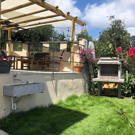 منزل ريفي Santa Giulia Seascape & Garden