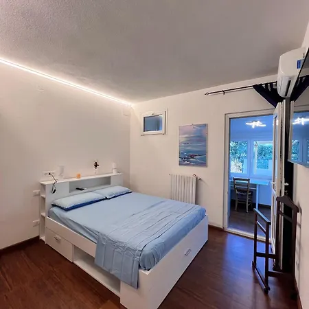 منزل ريفي Santa Giulia Seascape & Garden *