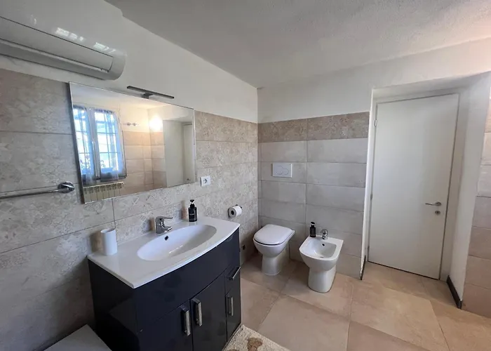 Santa Giulia Seascape & Garden منزل ريفي